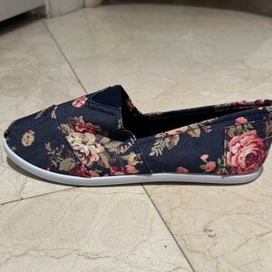 Brand new Rockland Women's Floral Slip-On Shoes - Black and Pink